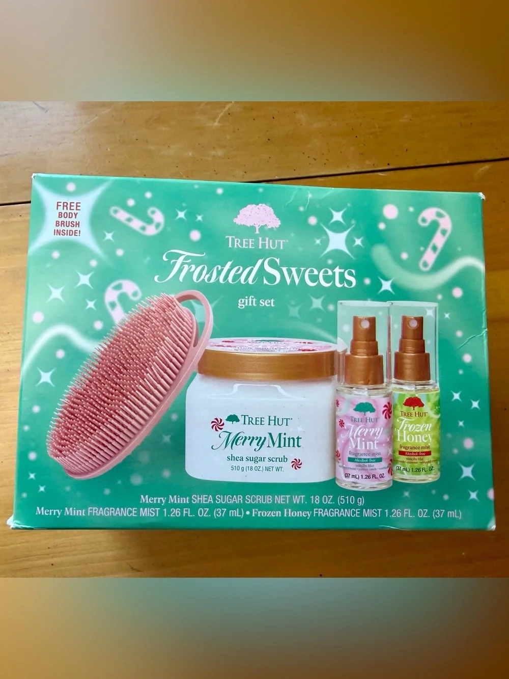 Tree Hut  Frosted Sweets Merry Mint Gift Set - Pink Brush & Mint Scents